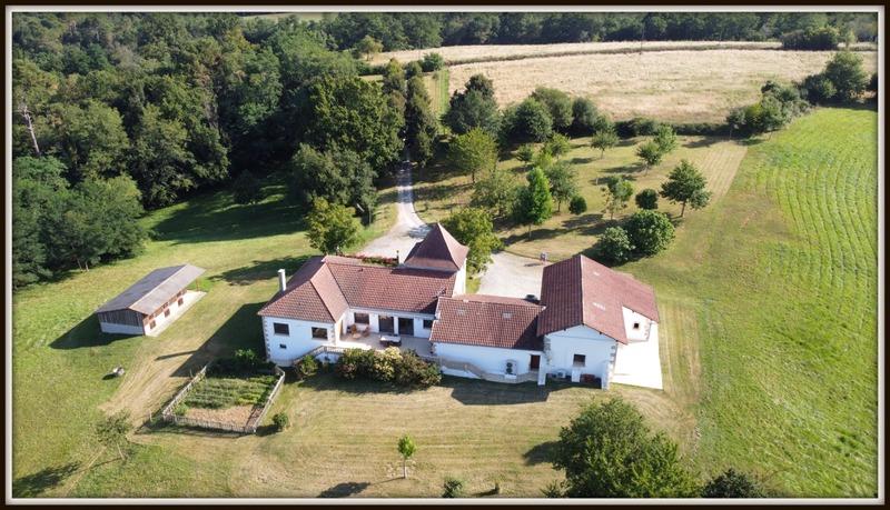 Propriété - 297 m² - 7 pièces