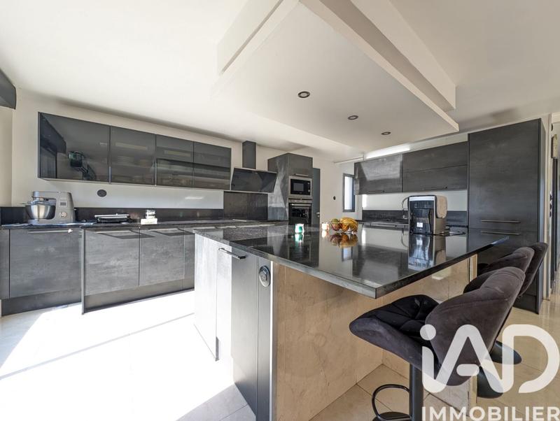 Maison - 185 m² - 7 pièces