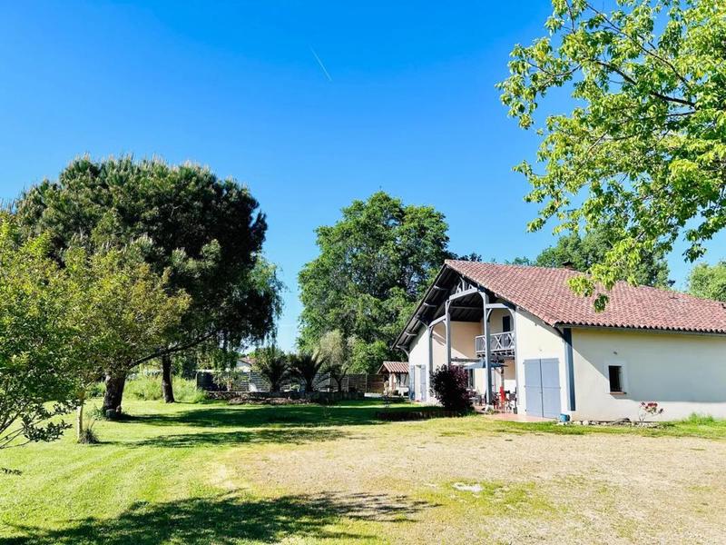 Maison - 200 m² - 7 pièces