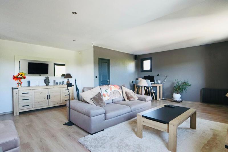 Maison - 210 m² - 7 pièces