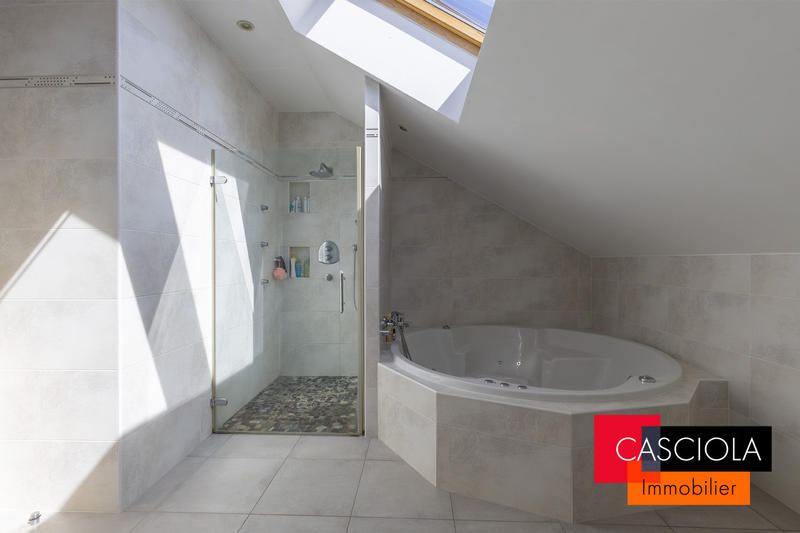 Maison - 191 m² - 6 pièces