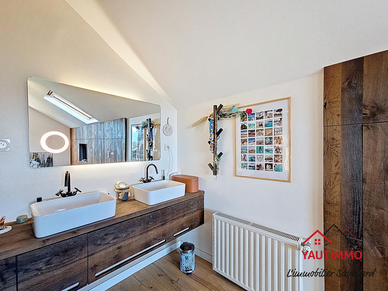 Maison - 203 m² - 7 pièces