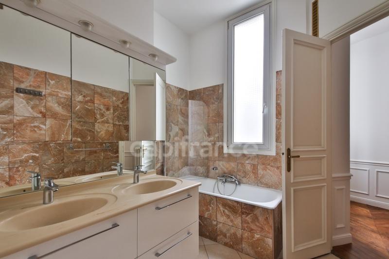 Appartement bourgeois - 117 m² - 5 pièces