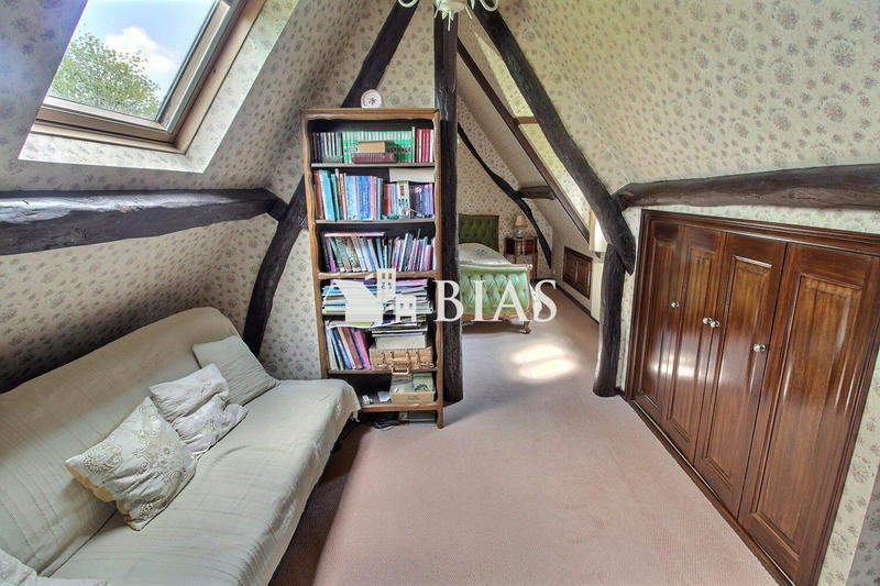 Maison - 210 m² - 11 pièces