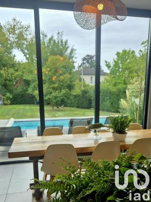 Maison - 253 m² - 9 pièces