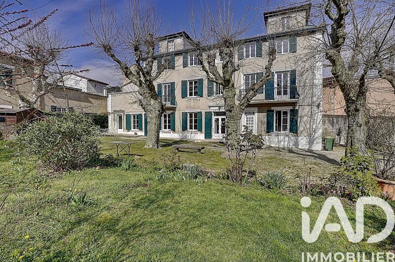 Maison - 245 m² - 11 pièces