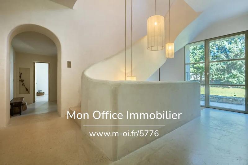 Propriété - 475 m² - 10 pièces