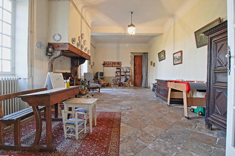 Maison - 460 m² - 15 pièces