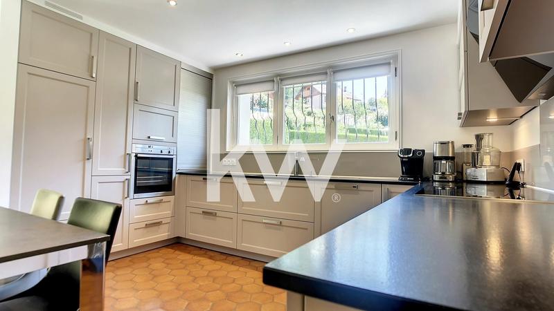 Maison - 225 m² - 6 pièces