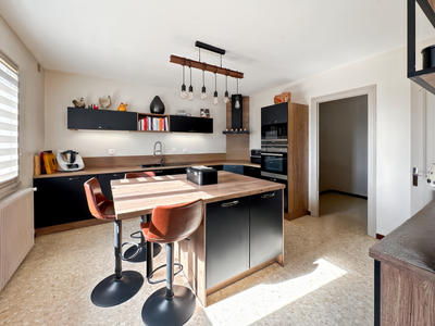 Maison - 250 m² - 8 pièces