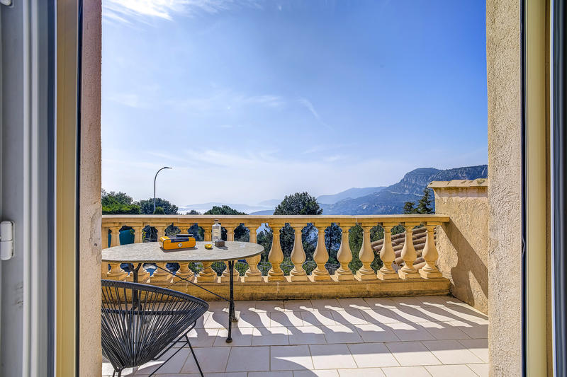 Villa - 220 m² - 6 pièces