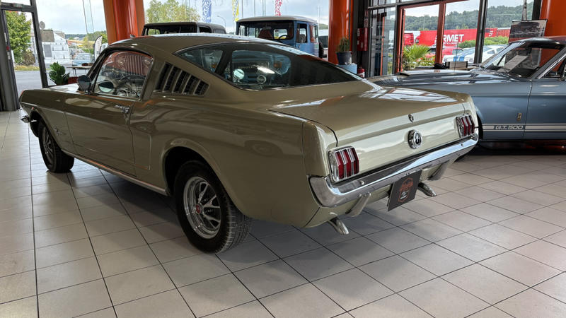 Ford Mustang Fastback 289 ci V8 champagne 1965