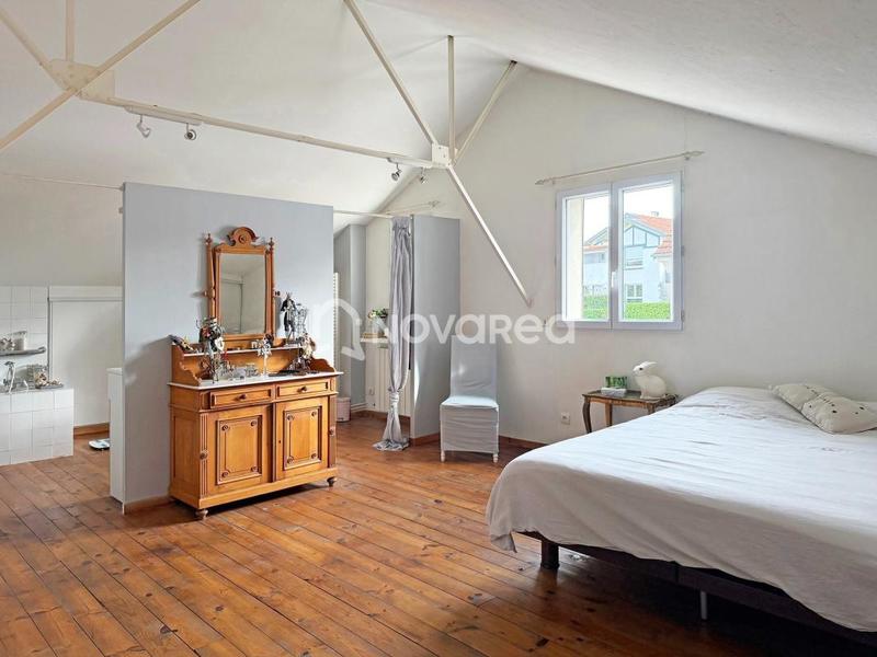 Maison - 471 m² - 8 pièces