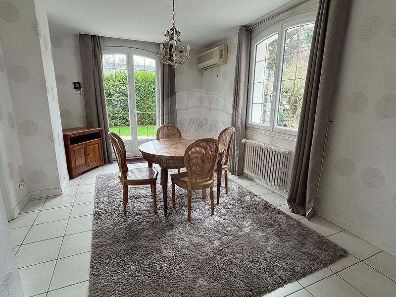 Maison - 293 m² - 10 pièces