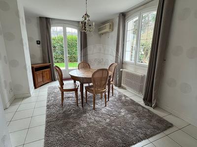 Maison - 293 m² - 10 pièces