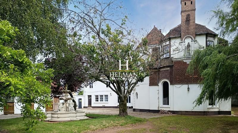 Maison - 433 m² - 12 pièces