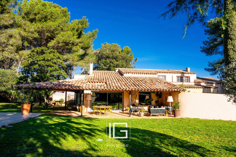 Maison - 300 m² - 7 pièces