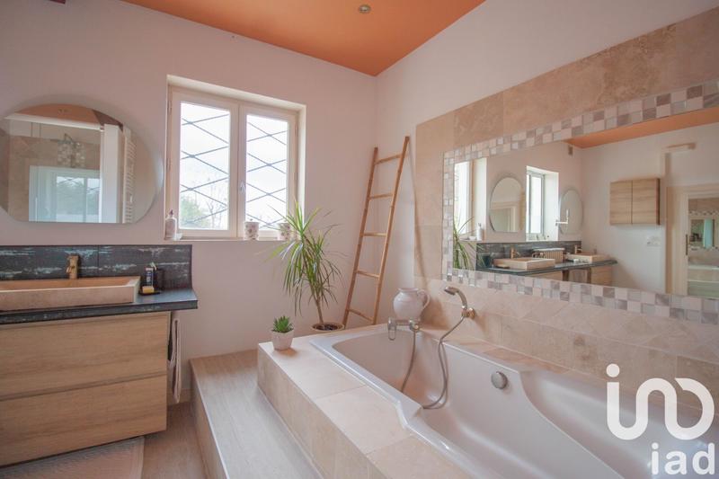 Maison - 270 m² - 8 pièces