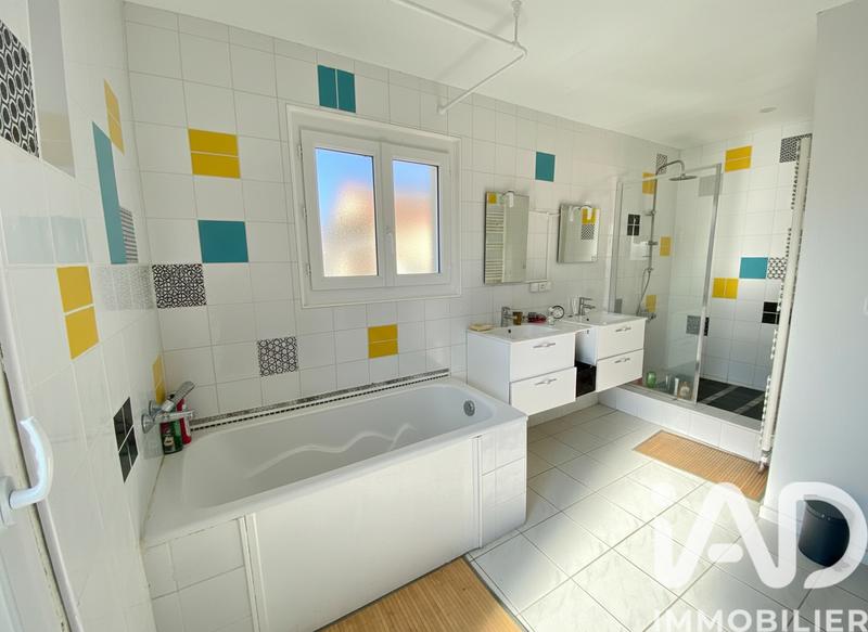 Maison - 180 m² - 7 pièces