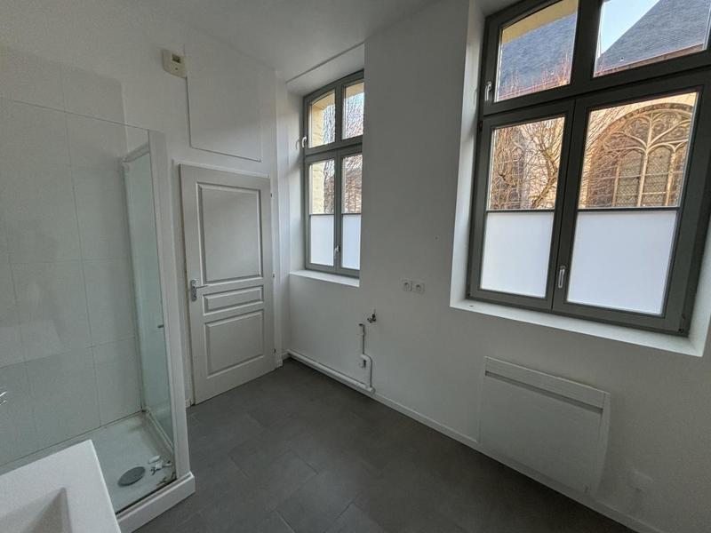 Appartement - 4 057 m² - 2 pièces