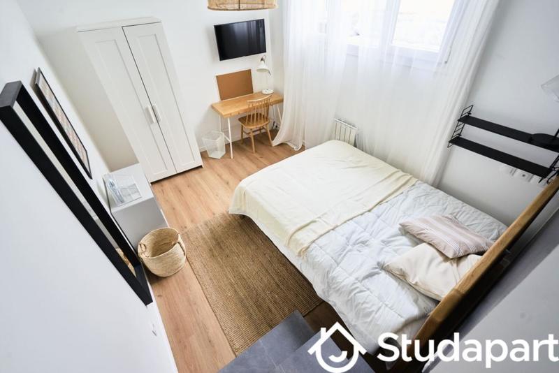 Chambre - 12 m² - 1 pièce