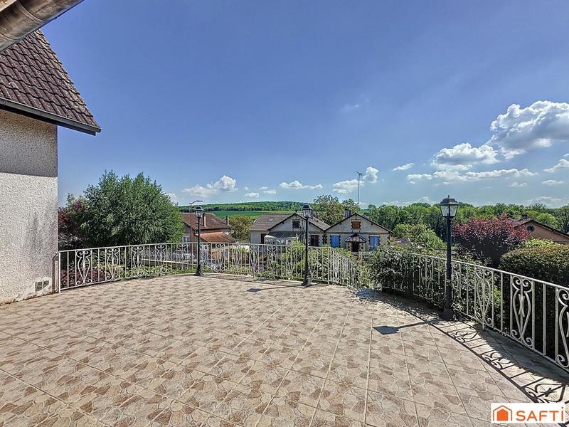 Maison - 207 m² - 8 pièces