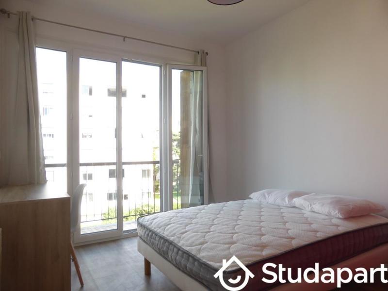 Chambre - 85 m² - 1 pièce