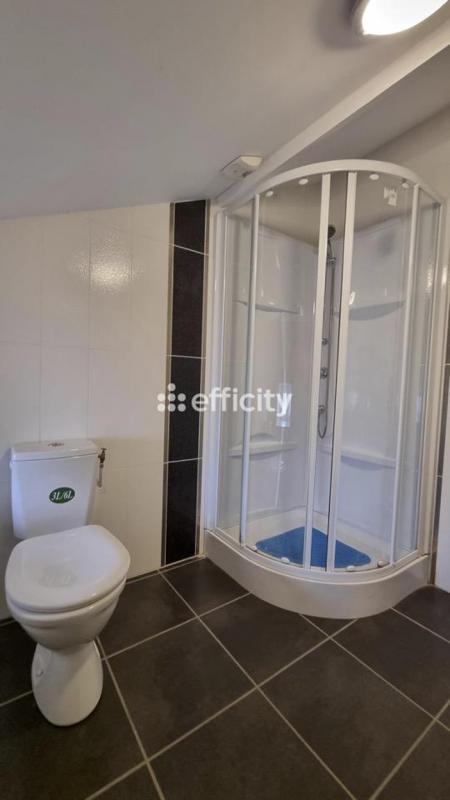 Maison - 235 m² - 8 pièces