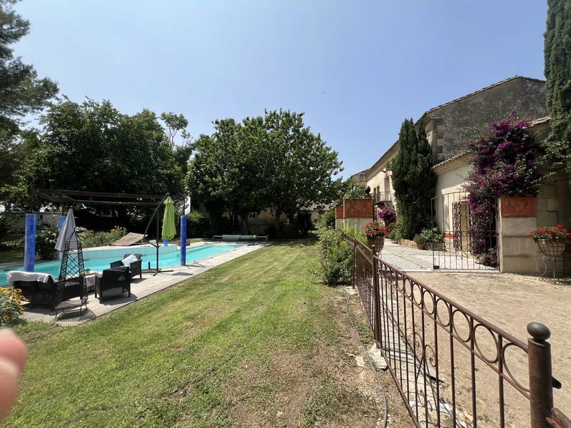 Mas - 380 m² - 9 pièces