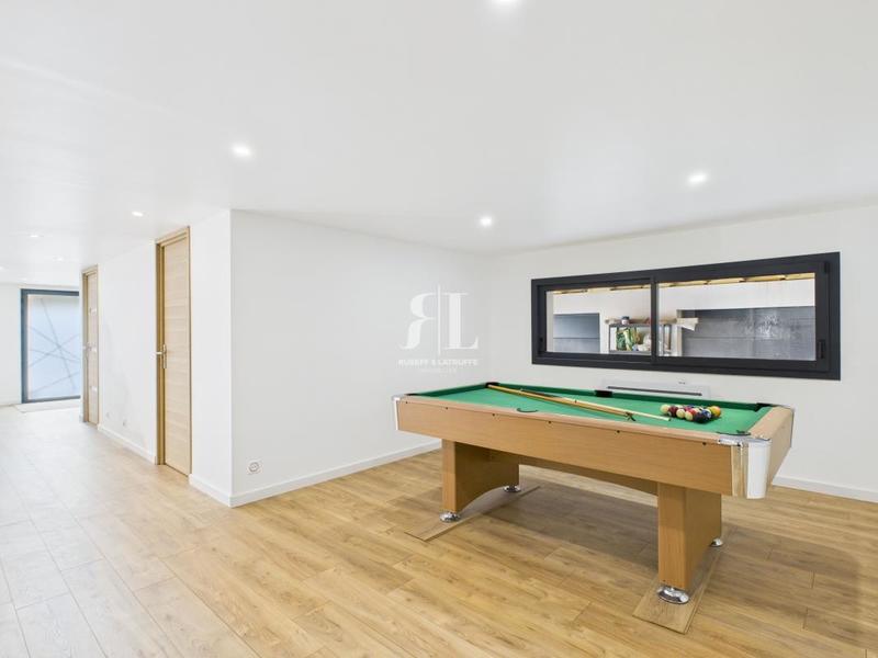 Maison - 203 m² - 6 pièces