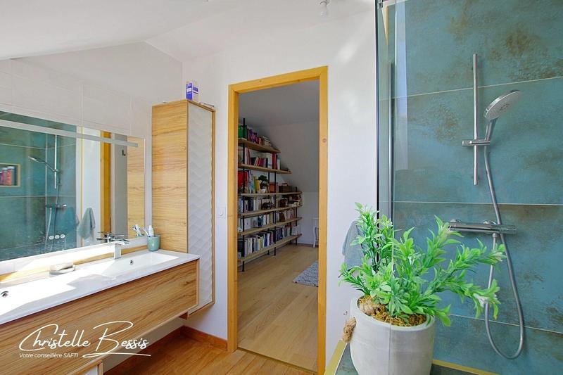 Maison - 189 m² - 8 pièces