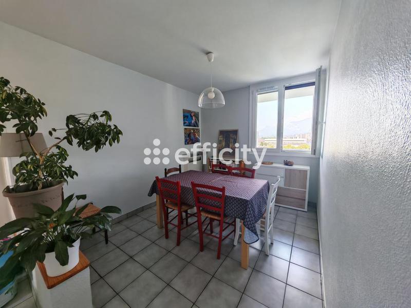 Appartement - 81 m² - 5 pièces