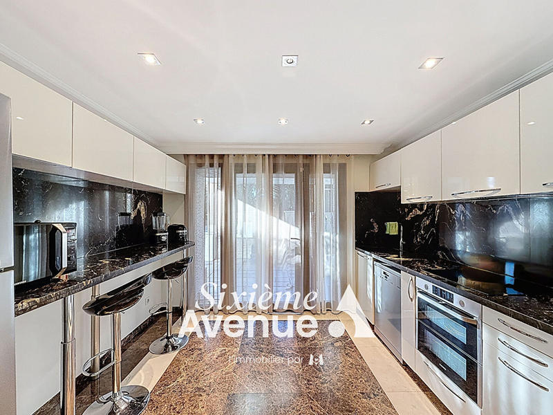 Maison - 181 m² - 7 pièces