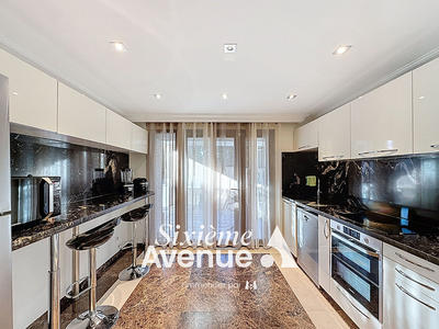 Maison - 181 m² - 7 pièces