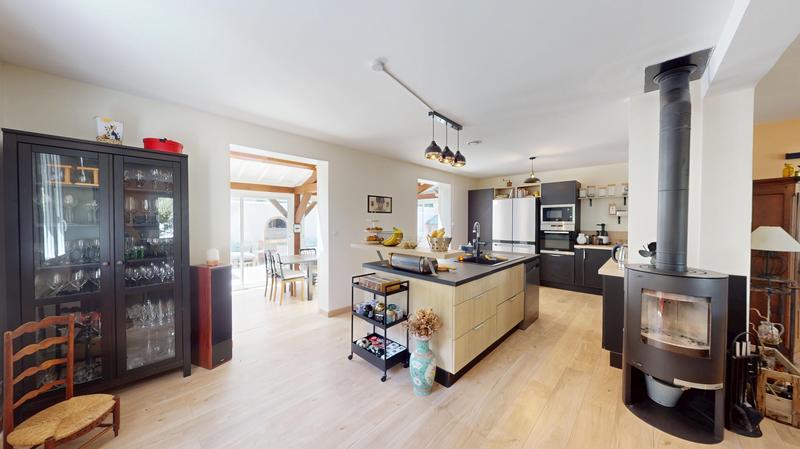 Maison - 280 m² - 8 pièces