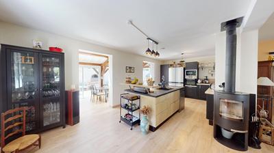 Maison - 280 m² - 8 pièces