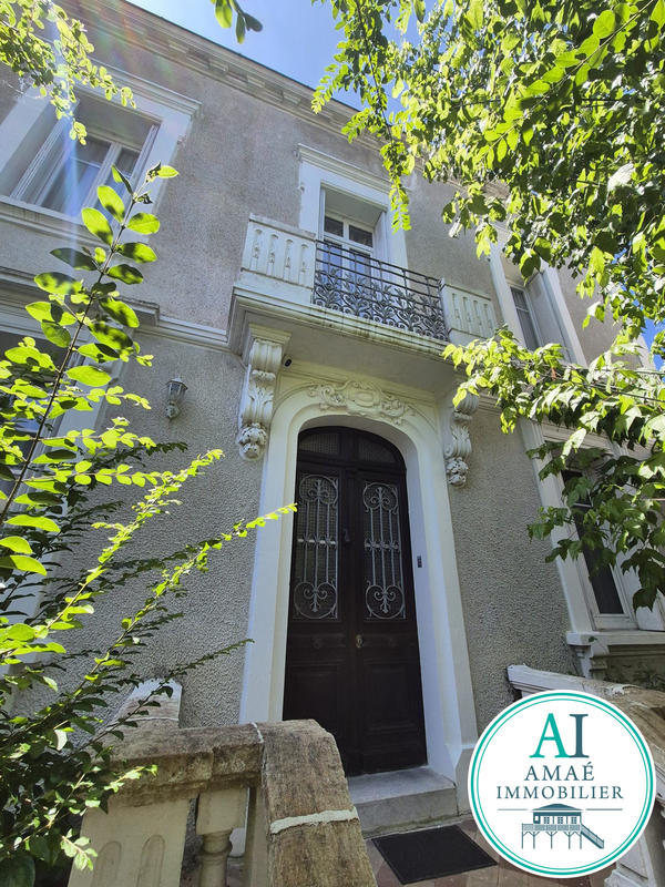 Maison - 225 m² - 10 pièces