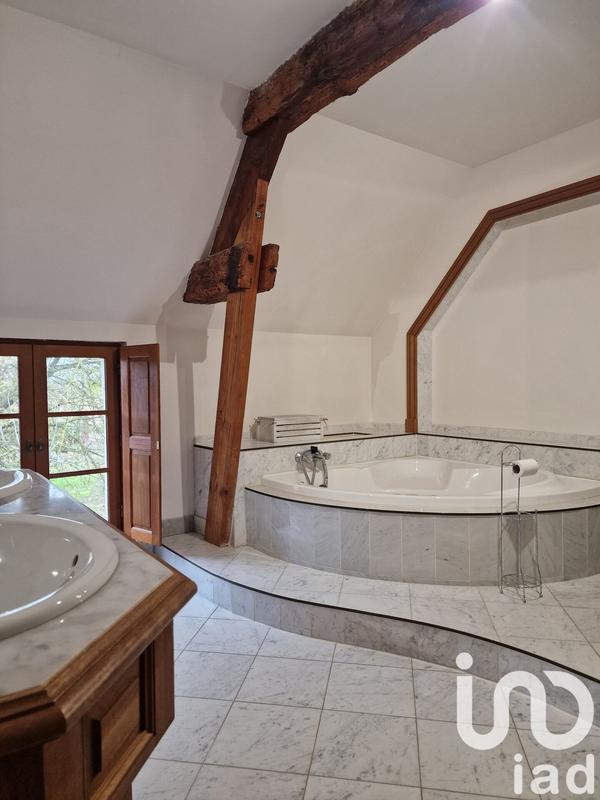 Maison - 247 m² - 7 pièces