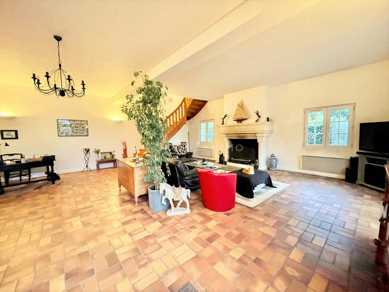 Maison - 230 m² - 5 pièces