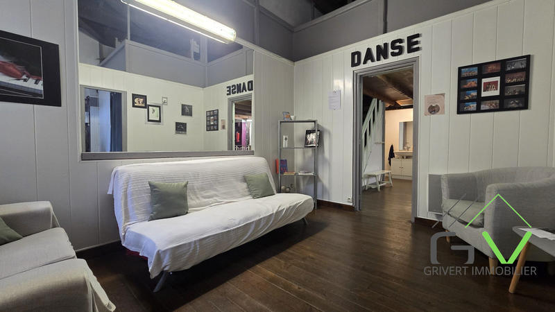 Local commercial - 322 m² - 8 pièces