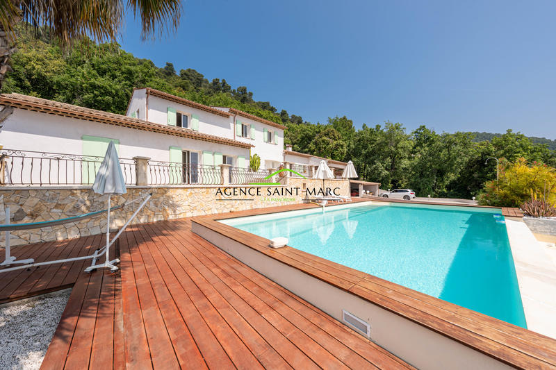 Villa - 235 m² - 6 pièces