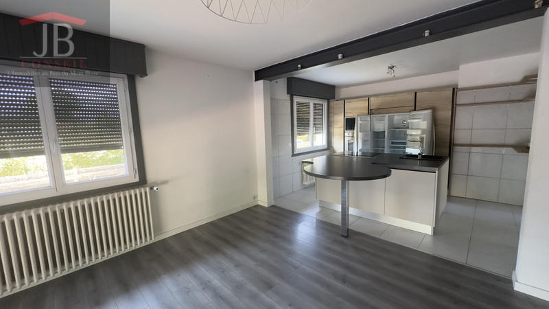 Maison - 233 m² - 9 pièces