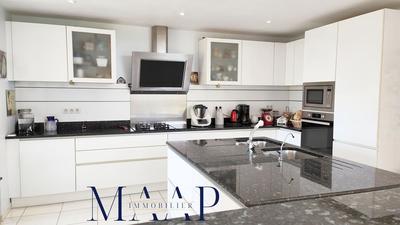 Maison - 303 m² - 11 pièces