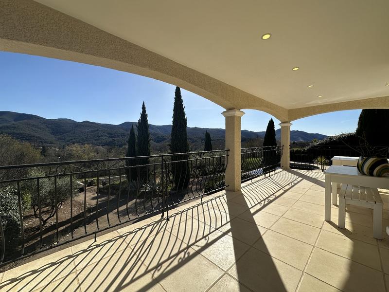 Villa - 212 m² - 6 pièces