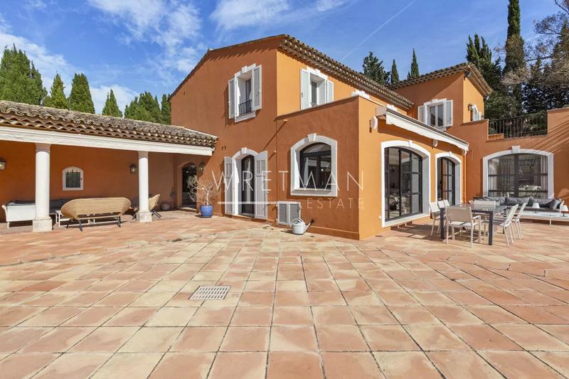 Maison - 472 m² - 10 pièces