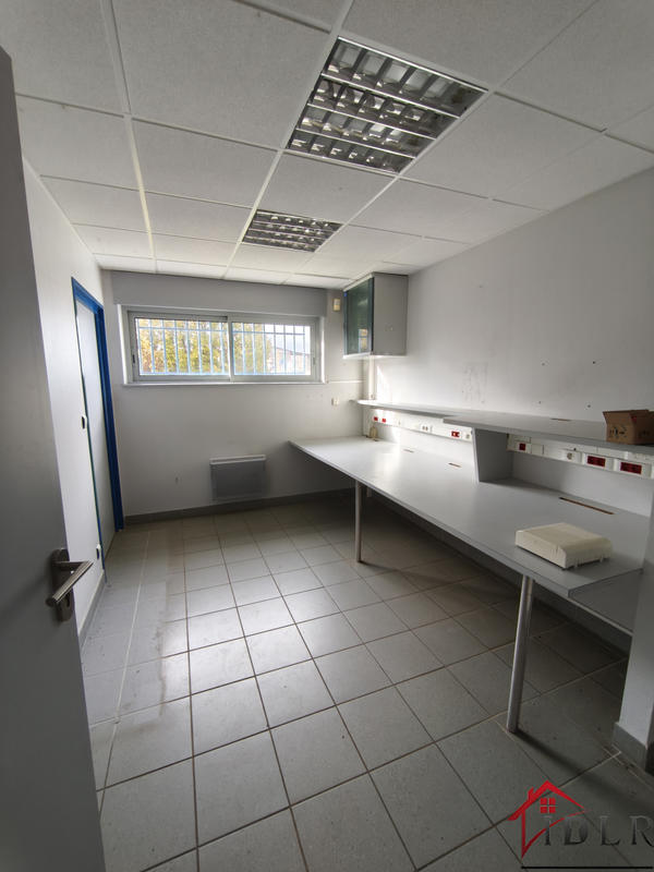 Local d'activités - 187 m²