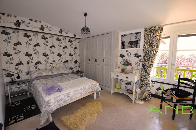 Maison - 263 m² - 10 pièces