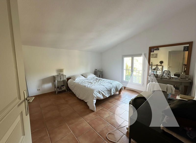 Maison - 182 m² - 8 pièces