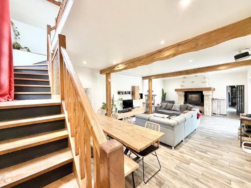 Maison - 214 m² - 7 pièces