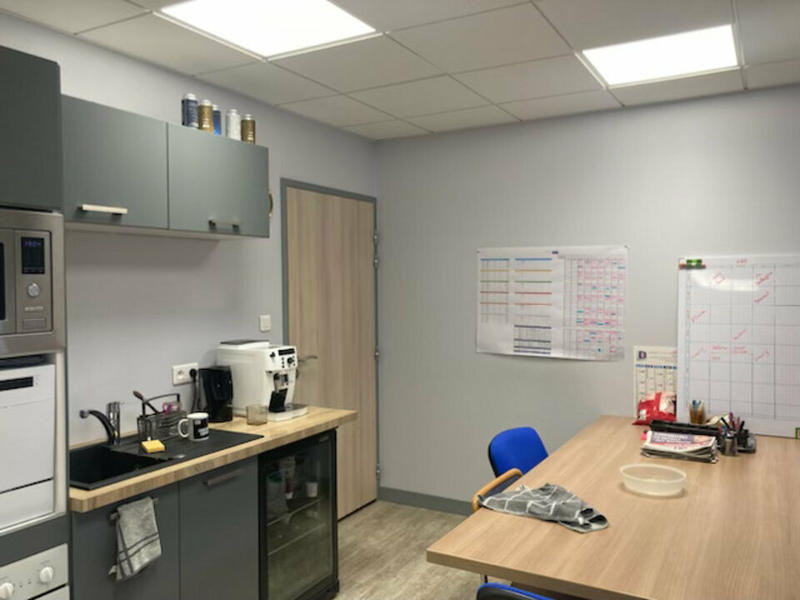 Local d'activité / Entrepôt - 766 m²